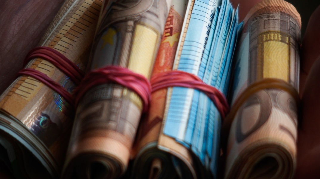 Ποιοι είναι οι νέοι δικαιούχοι για το επίδομα αποζημίωσης ειδικού σκοπού των 800 ευρώ και με ποιες προϋποθέσεις θα το πάρουν. 