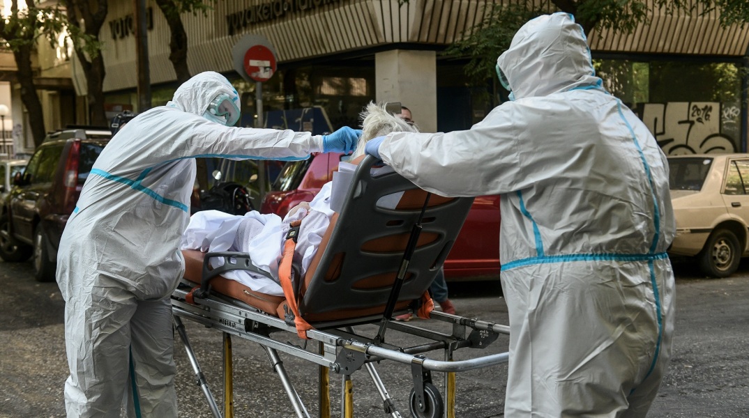 Ακόμα 4 ηλικιωμένοι από το Γηροκομείο στον Άγιο Παντελεήμονα βγήκαν θετικοί σε τεστ που διενήργησε ο ΕΟΔΥ και αναμένεται να μεταφερθούν τις επόμενες ώρες 