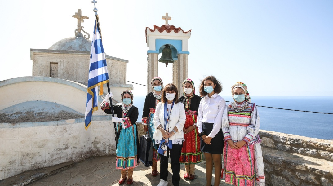 Η Πρόεδρος της Δημοκρατίας επισκέφθηκε την Κάρπαθο για τον εορτασμό της 76ης επετείου του Επαναστατικού Απελευθερωτικού Κινήματος 