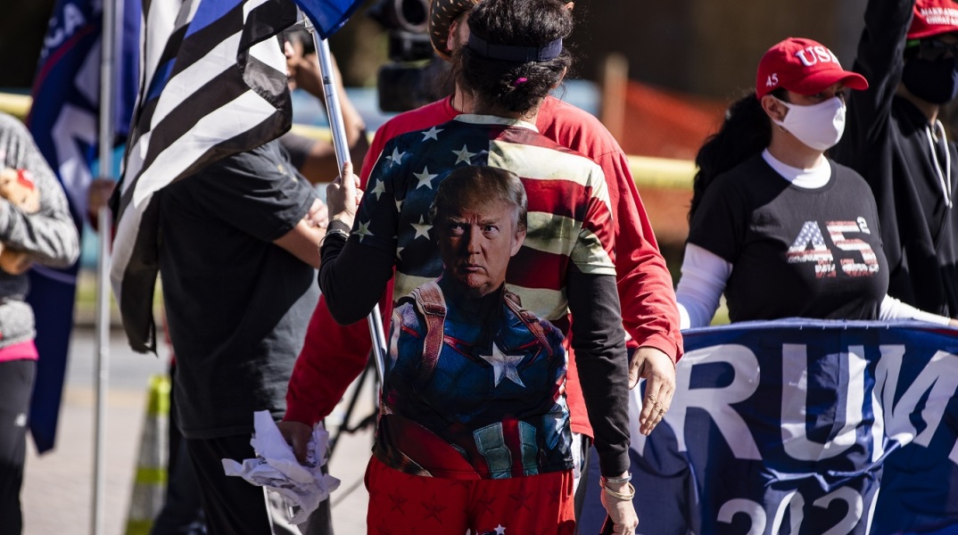 Ντόναλντ Τραμπ: Ο πρόεδρος των ΗΠΑ, ο οποίος παραμένει νοσηλευόμενος, αλλάζει στάση στη διαχείριση της πανδημίας καλώντας σε συμμόρφωση στους κανόνες