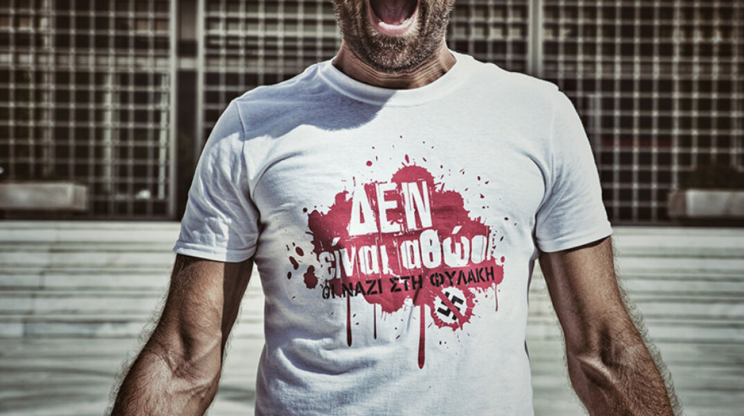 «Δεν είναι αθώοι»: Το σύνθημα της επιτυχημένης καμπάνιας για τη δίκη της Χρυσής Αυγής έγινε τραγούδι