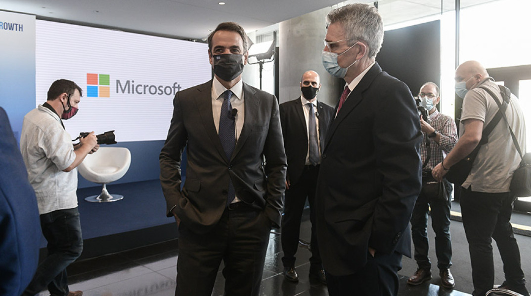 Ο ΠΡΩΘΥΠΟΥΡΓΟΣ, ΚΥΡ. ΜΗΤΣΟΤΑΚΗΣ ΚΑΙ Ο ΠΡΟΕΔΡΟΣ ΤΗΣ MICROSOFT B. SMITH ΣΕ ΕΚΔΗΛΩΣΗ ΓΙΑ ΤΗΝ ΠΑΡΟΥΣΙΑΣΗ ΝΕΑΣ ΕΠΕΝΔΥΣΗΣ ΣΤΗΝ ΕΛΛΑΔΑ 