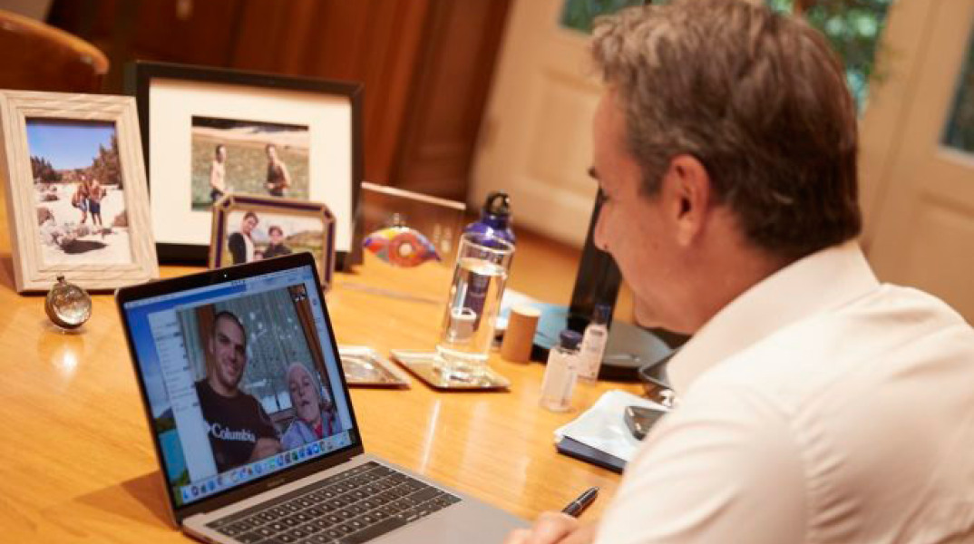 Επικοινωνία Μητσοτάκη με τον δρομέα υπεραποστάσεων Μ. Γιαννάκου και την Ελευθερία Τόσιου