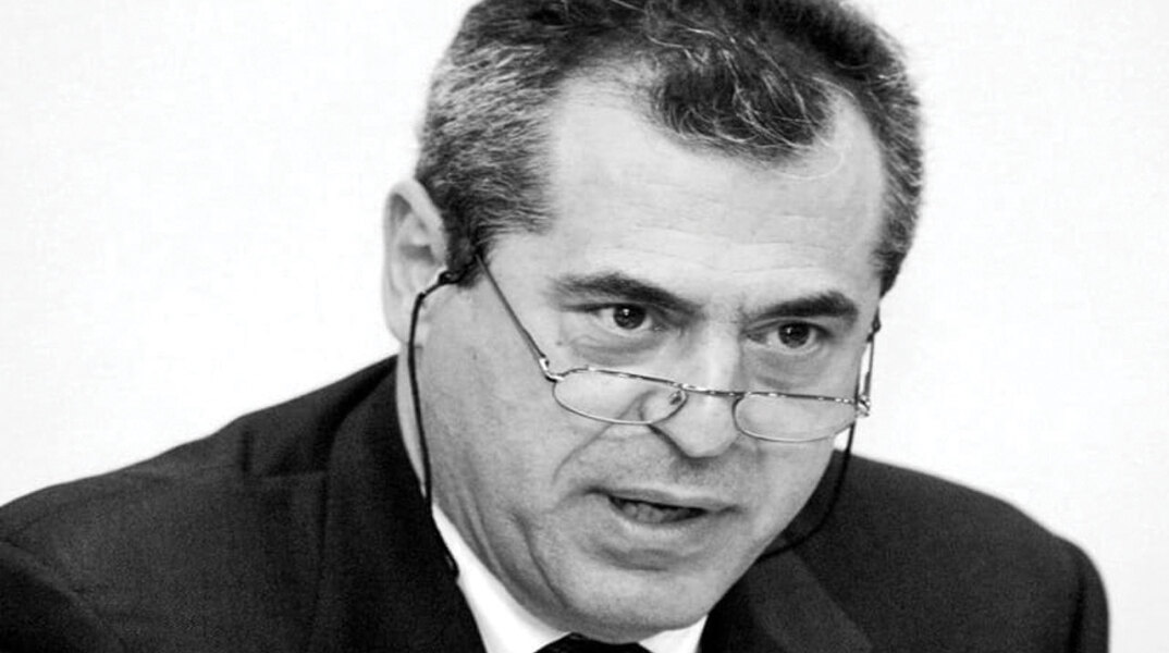 Ο Άγγελος Χατζάκης μιλάει στην ATHENS VOICE