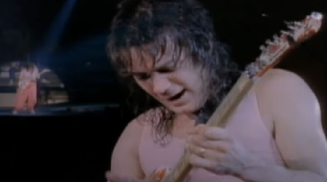 O Έντι Βαν Άλεν, θρυλικός κιθαρίστας του hard rock συγκροτήματος Van Halen, πέθανε σε ηλικία 65 ετών