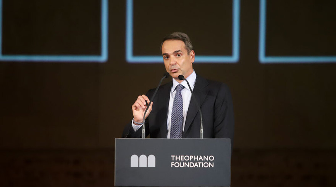 Ο Κυριάκος Μητσοτάκης στην τελετή απονομής του νέου Ευρωπαϊκού Βραβείου «Αυτοκράτειρα Θεοφανώ» στο μνημείο της Ροτόντας στη Θεσσαλονίκη