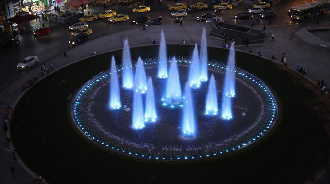  Ευρωπαϊκή Ημέρα για την δυσλεξία - Το σιντριβάνι της Ομόνοιας φωταγωγήθηκε μπλε από τον Δήμο Αθηναίων 