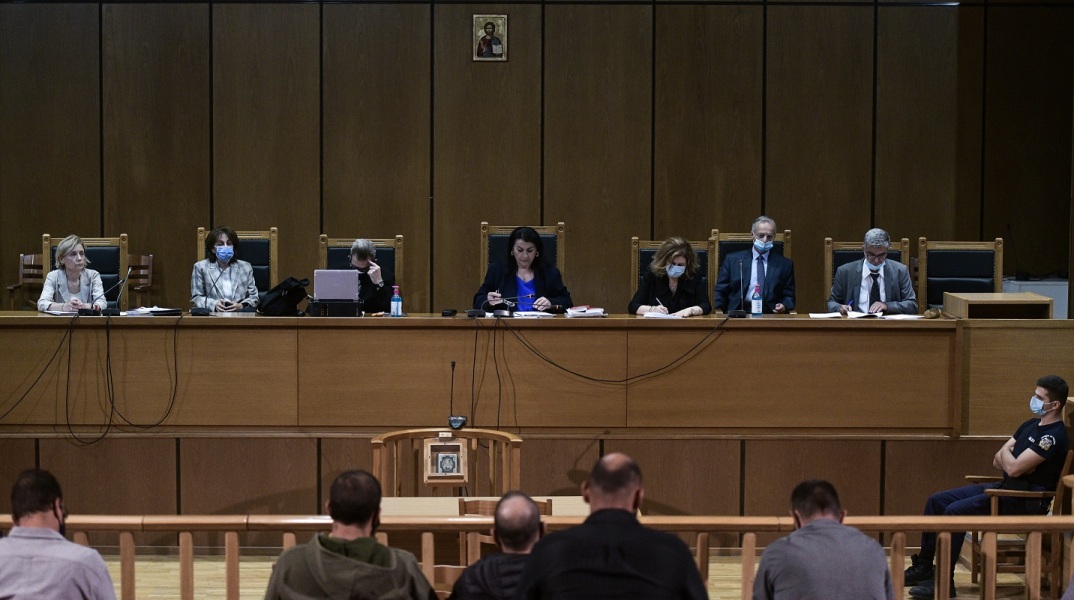 Στιγμιότυπο από τη δίκη της Χρυσής Αυγής