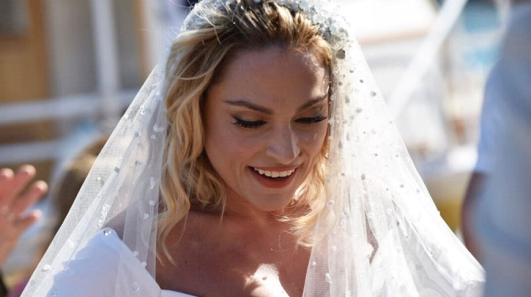 Η Ελεονώρα Ζουγανέλη φόρεσε στον γάμο της νυφικό by Celia Kritharioti Couture