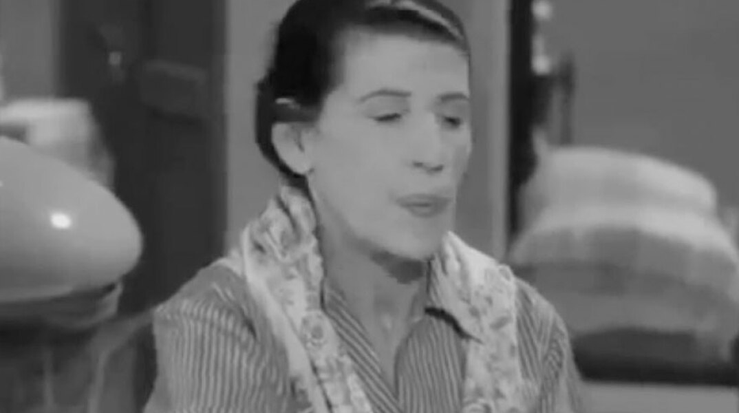 Η Γεωργία Βασιλειάδού διώχνει το κακό το μάτι - Σκηνή από την αγαπημένη ταινία «Η κυρά μας η μαμμή»