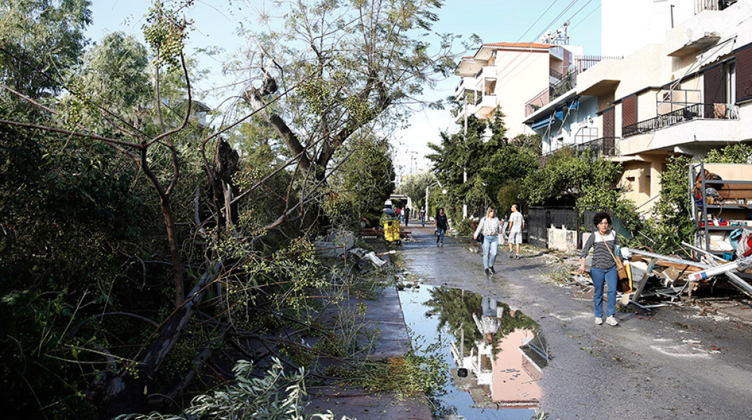 Μεγάλες καταστροφές στο Νέο Ηράκλειο από την καταιγίδα που σάρωσε την Αττική
