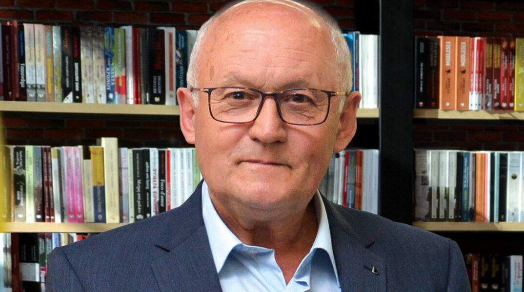 Ο Θωμάς Νάκας από τις Εκδόσεις Χάρτινη Πόλη