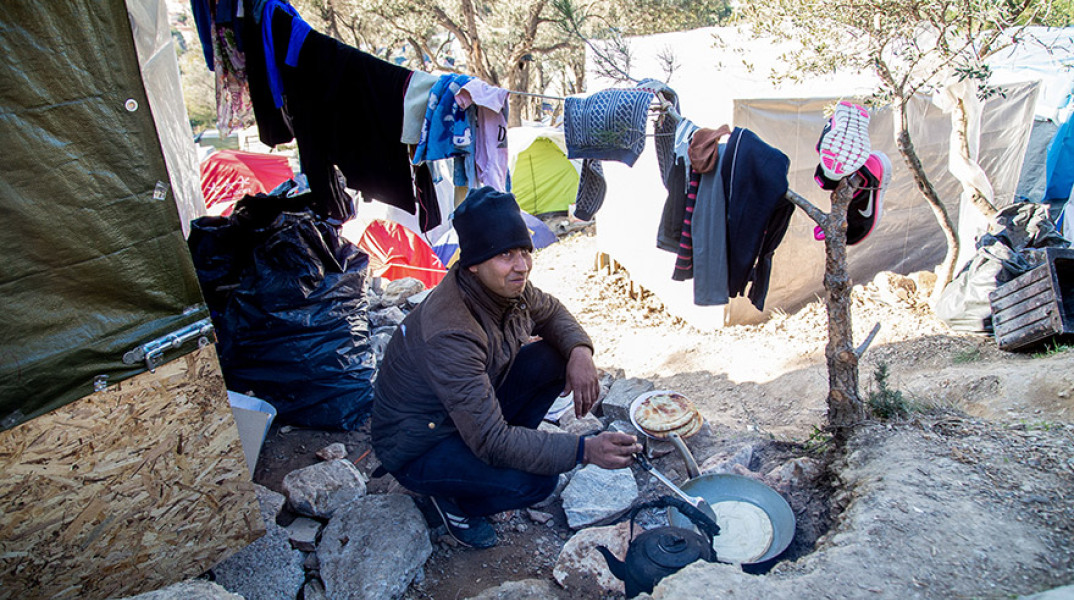 ΔΟΜΗ ΠΡΟΣΦΥΓΩΝ ΚΑΙ ΜΕΤΑΝΑΣΤΩΝ ΣΤΟ ΒΑΘΥ ΣΑΜΟΥ