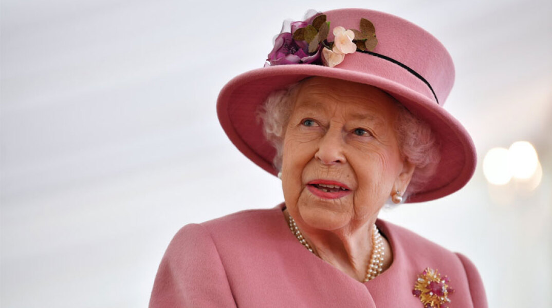 Η βασίλισσα Ελισάβετ δεν φόρεσε μάσκα για τον κορωνοϊό στην πρώτη της δημόσια εμφάνιση έπειτα από 7 μήνες