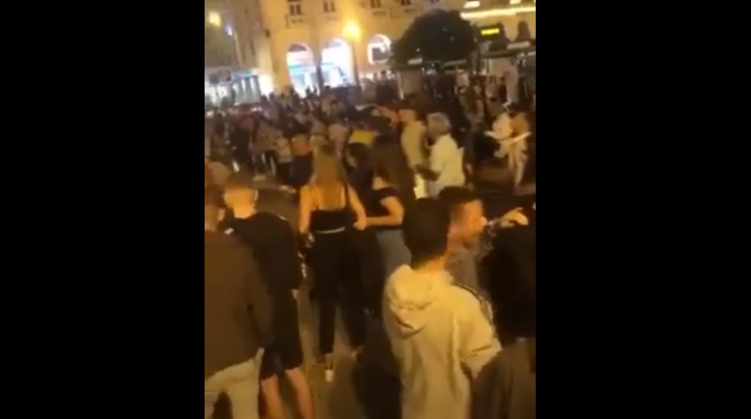Συνωστισμός στην πλατεία Αριστοτέλους, στην Θεσσαλονίκη