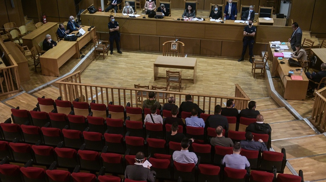 Στιγμιότυπο από τη δίκη της Χρυσής Αυγής 