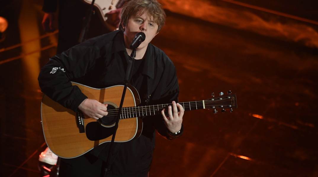 Ο τραγουδοποιός Lewis Capaldi 