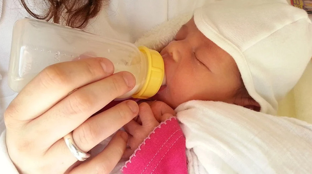 Βρέφος - Γάλα - Μπιμπερό