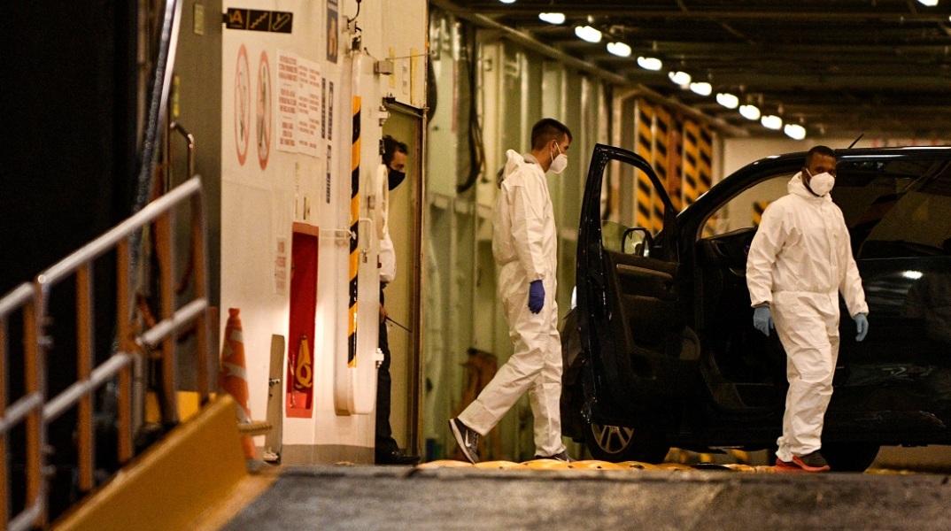 Το Blue Star Delos στο λιμάνι του Πειραιά