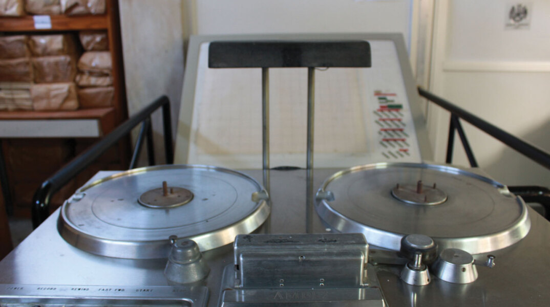 Μείκτης πάνω σε τραπέζι