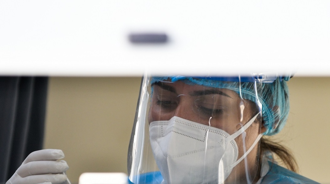 Τεστ κορωνοϊού από κλιμάκια του ΕΟΔΥ