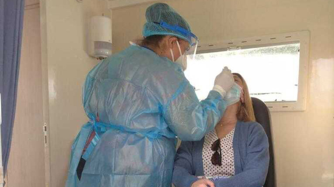 Δωρεάν rapid τεστ σε πολίτες, στην πλατεία Νέας Σμύρνης