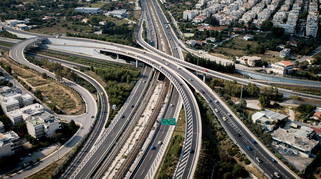 Κόμβος της Περιφερειακής Υμηττού στην Αττική Οδό 