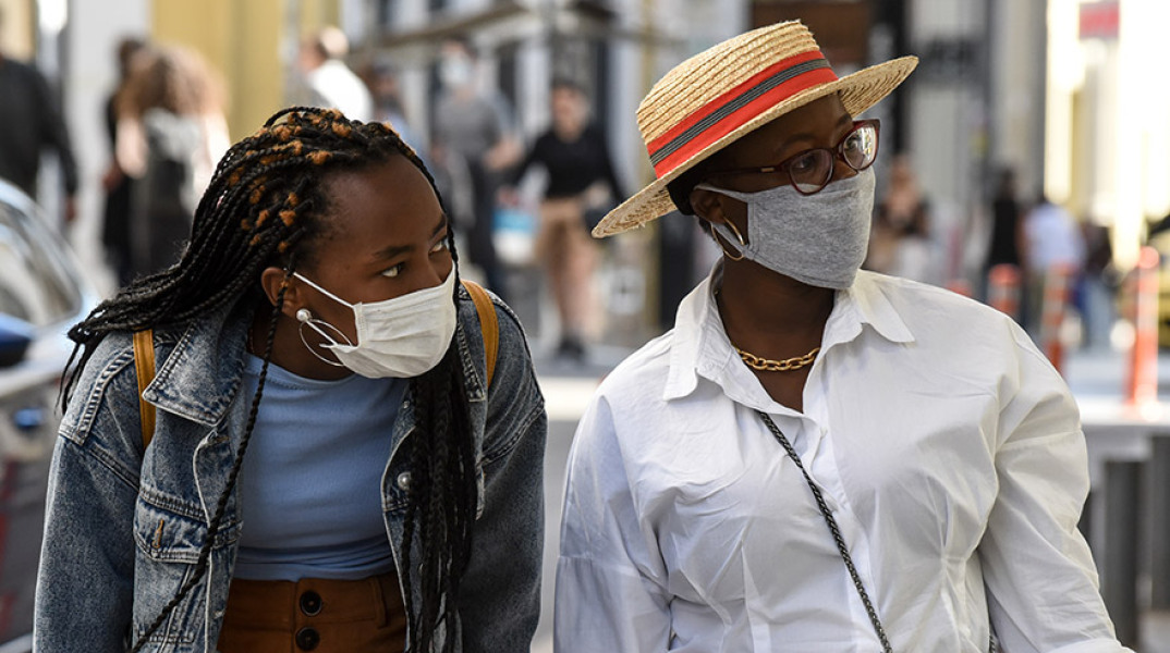 ΣΤΙΓΜΙΟΤΥΠΑ ΑΠΟ ΤΟ ΚΕΝΤΡΟ ΤΗΣ ΑΘΗΝΑΣ - ΧΡΗΣΗ ΜΑΣΚΑΣ
