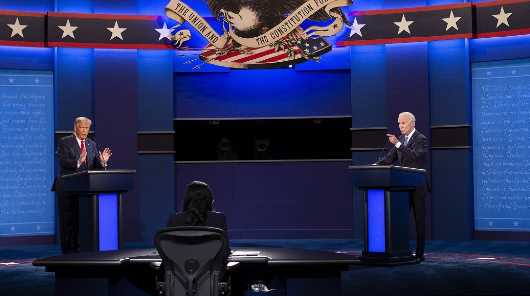 Ο Ντόναλντ Τραμπ και ο Τζο Μπάιντεν στο δεύτερο debate για την προεδρία των ΗΠΑ