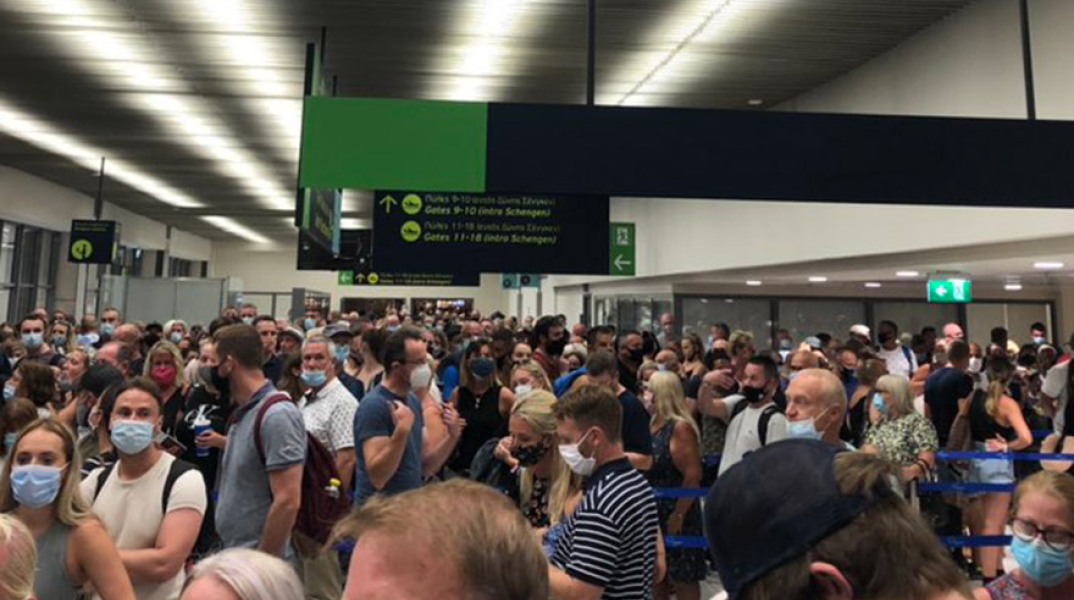 Ρόδος: Συνωστισμός στο αεροδρόμιο