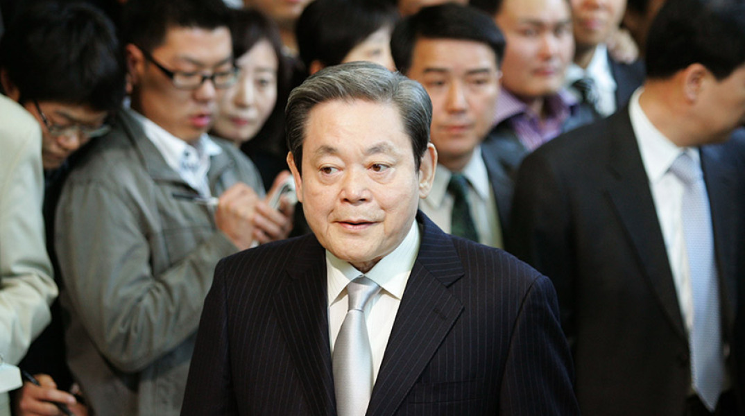 Πέθανε ο πρόεδρος της Samsung Λι Κουν Χι 