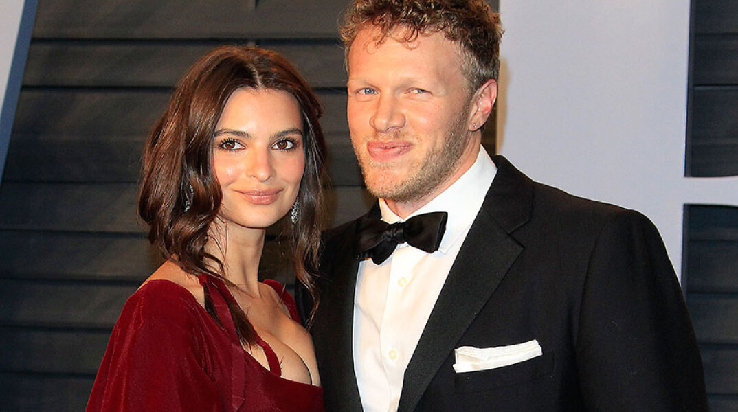 Η Έμιλι Ραταϊκόφσκι με τον σύζυγό της, Σεμπαστιάν Μπέαρ Μακ Κλαρντ