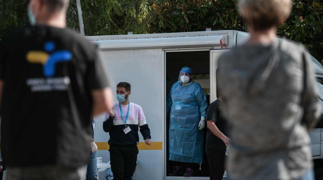 Κλιμάκιο του ΕΟΔΥ για rapid test στο Περιστέρι
