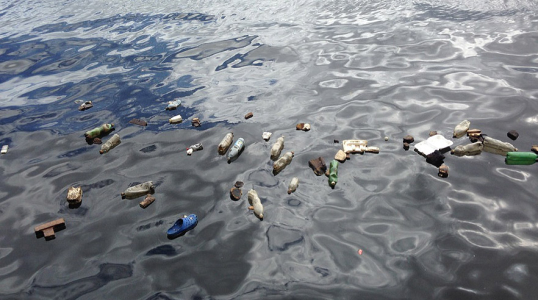 Θάλασσα - Πλαστικά