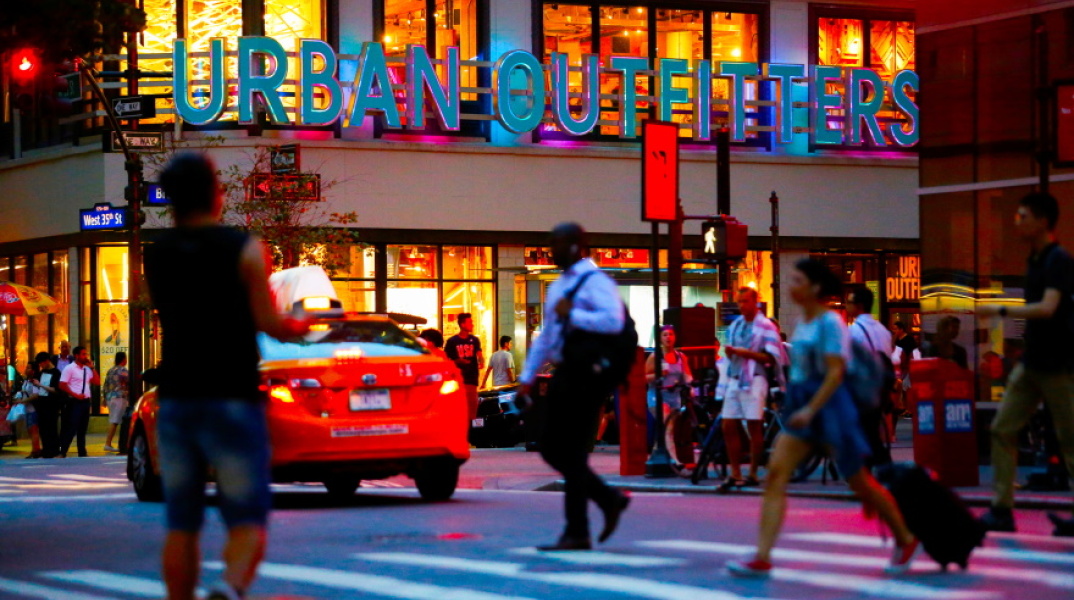 urban-outfitters-store-the-total-retail.jpg