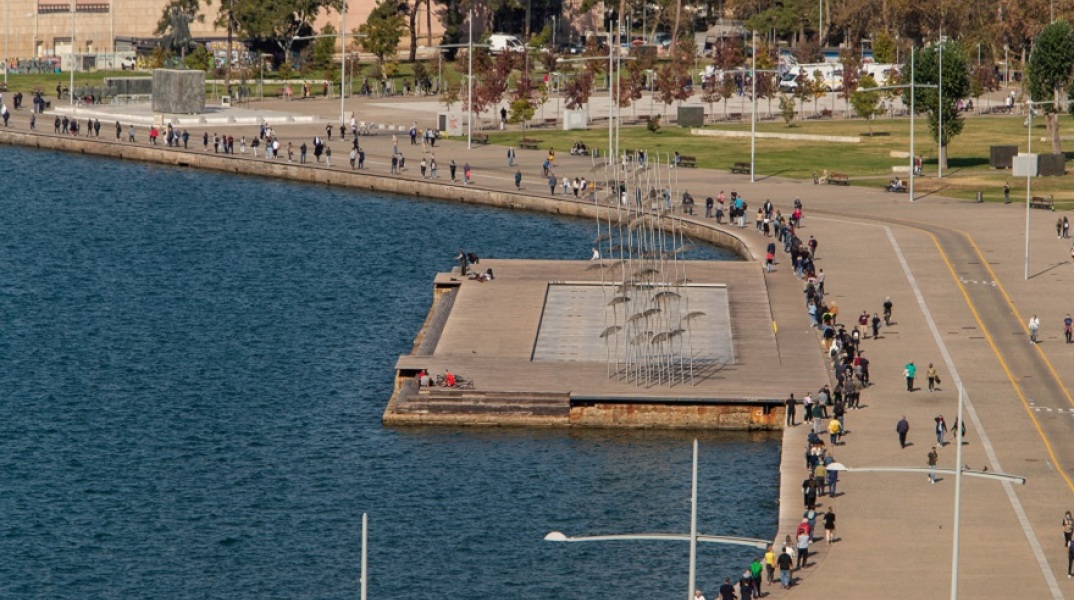 Ουρές για rapid test στη Θεσσαλονίκη