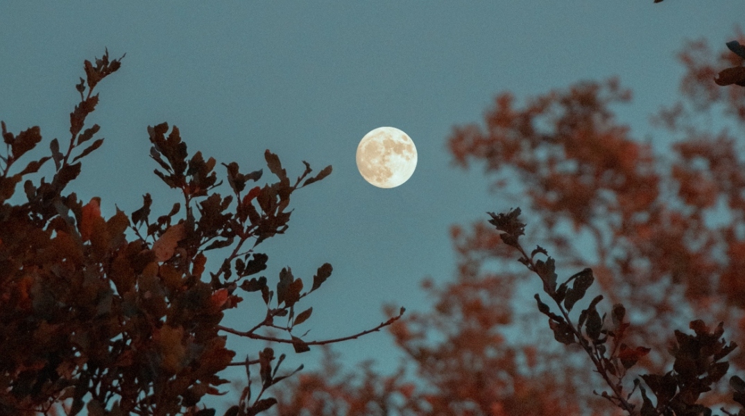 Πανσέληνος στον Σκορπιό στις 31 Οκτωβρίου 2020