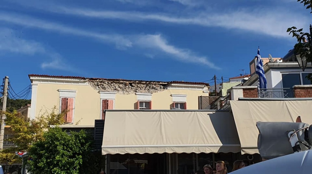 Ζημιές από τον σεισμό σε σπίτι στη Σάμο