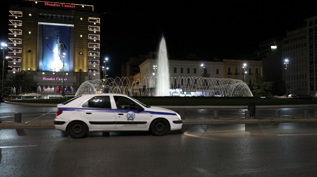 Κορωνοϊός: Δώδεκα συλλήψεις από την ΕΛΑΣ, ενώ σημειώθηκαν 79 παραβάσεις λειτουργίας καταστημάτων, 601 για μετακίνηση και 1.684 για μη χρήση μάσκας
