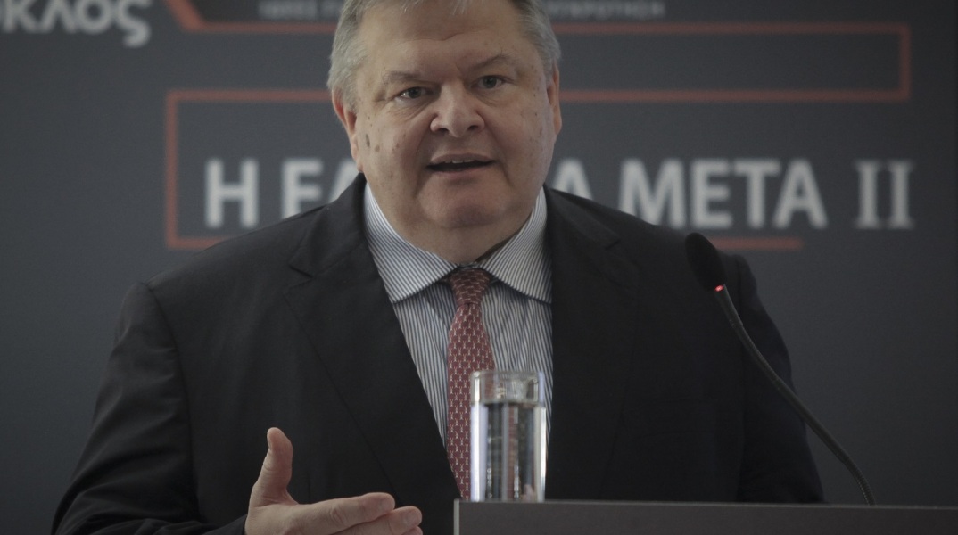 Κορωνοϊός: Τα αναγκαία περιοριστικά μέτρα λαμβάνονται πολύ καθυστερημένα για τη Θεσσαλονίκη, αναφέρει σε ανάρτησή του στο Facebook ο Ευάγγελος Βενιζέλος