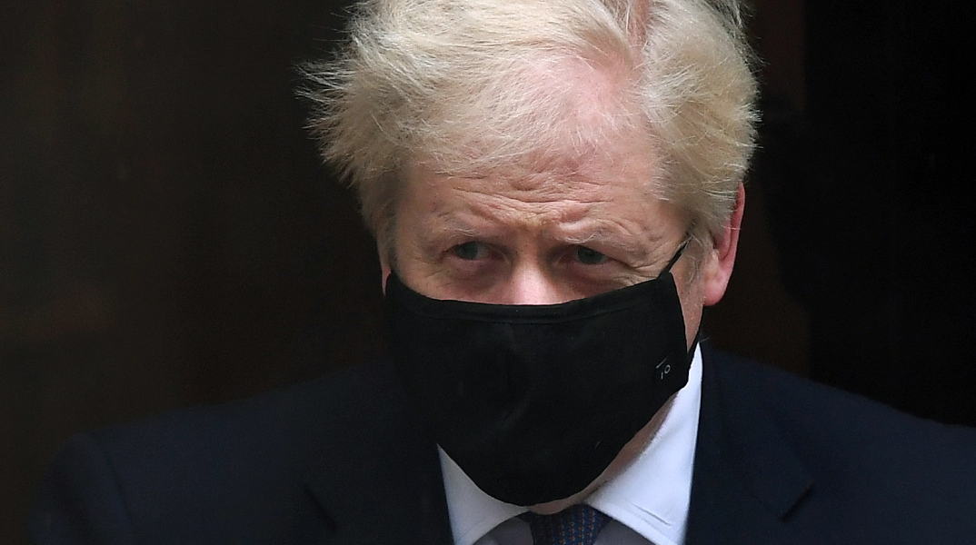 Οι βρετανικές υγειονομικές αρχές ανακοίνωσαν σήμερα ότι 23.254 άνθρωποι διαγνώστηκαν θετικοί στον κορωνοϊό, μια αύξηση 1.339 κρουσμάτων από χθες, Σάββατο.