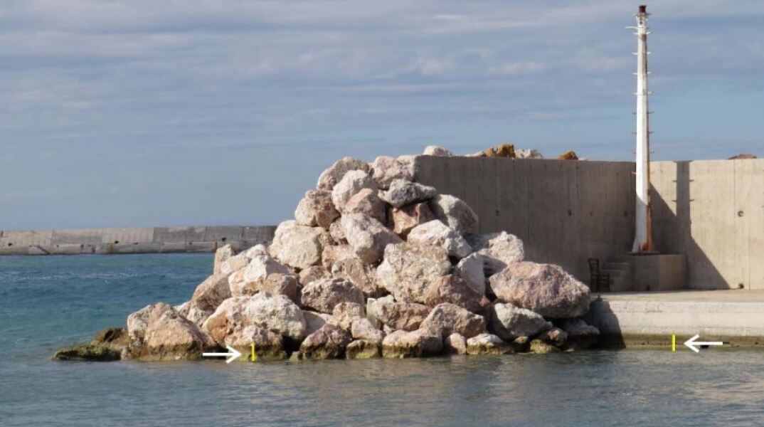  Μόνιμη  τεκτονική  ανύψωση  στο  λιμάνι  Καρλοβασίου