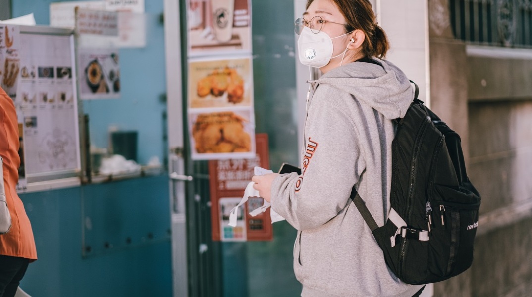 Πολίτες με μάσκα 