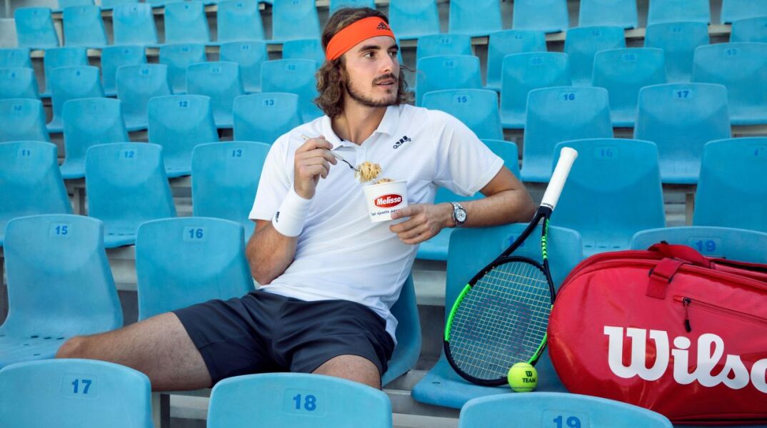 Ο Στέφανος Τσιτσιπάς τρώει ζυμαρικά Melissa