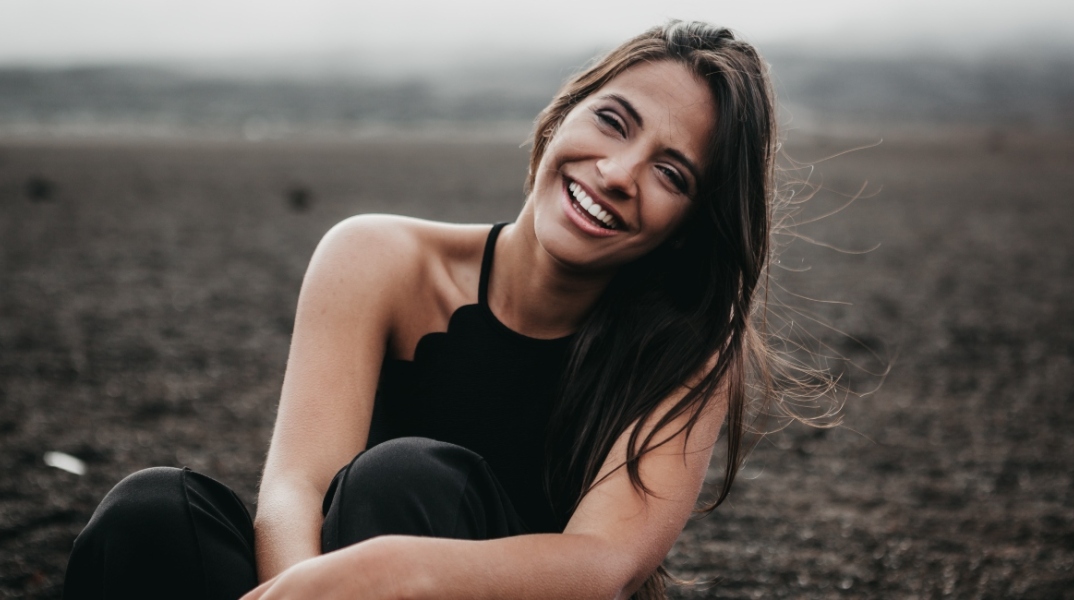 Γυναίκα που χαμογελάει