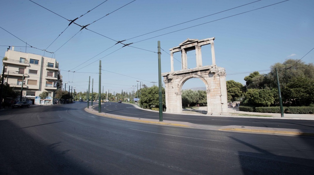 Άδειοι δρόμοι στο κέντρο της Αθήνας 