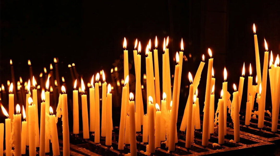 Κεριά σε εκκλησία