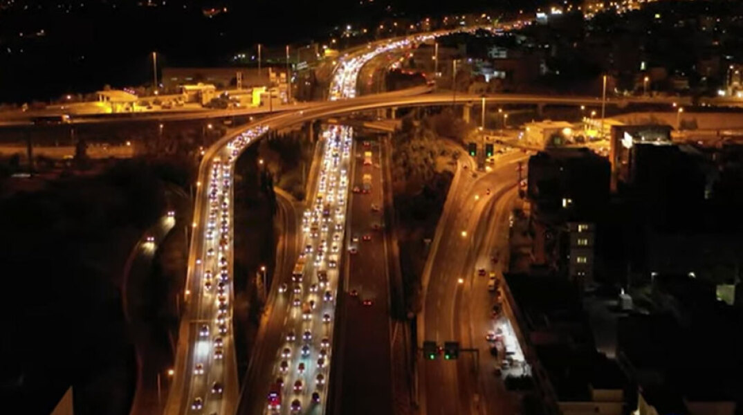 Το απίστευτο μποτιλιάρισμα στον Κηφισό, όπως το κατέγραψε drone, μια ημέρα πριν ενεργοποιηθεί το lockdown