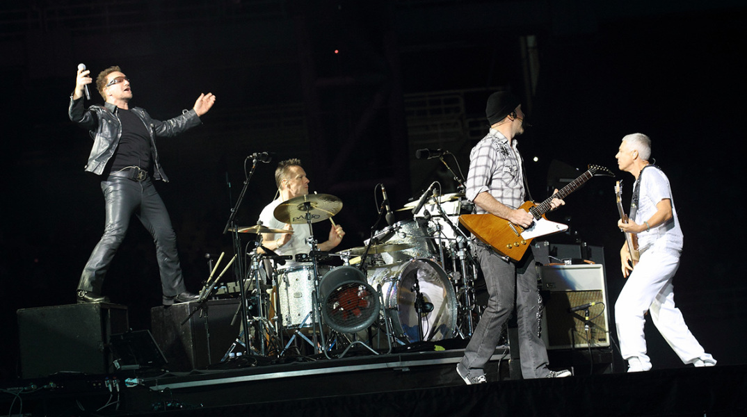 Στιγμιότυπο από τη συναυλία των U2 στην Αθήνα 