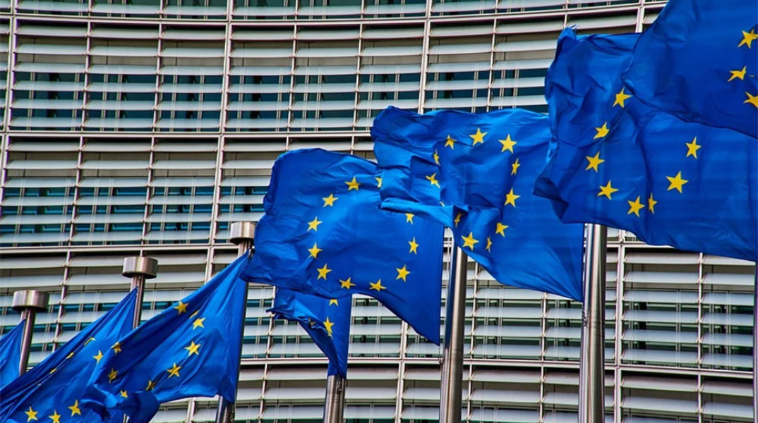 Covid-19: Η ΕΕ υπογράφει συμβόλαιο με την Pfizer για το εμβόλιο